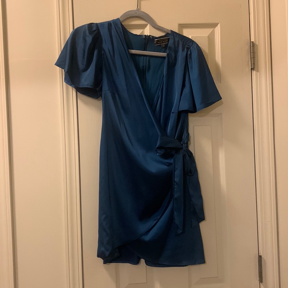 Adorable, silky blue dress! Perfect for a cocktail party or wedding!